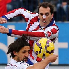 Khedira le rompió la nariz a Godín en un derbi de 2015