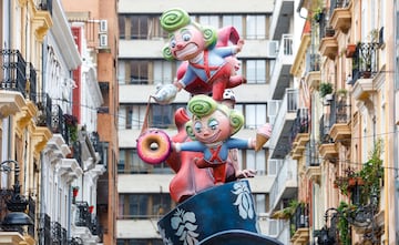 Este mircoles, 19 de marzo y da de San Jos, se celebrar el emocionante "Da de la Crem" en las Fallas de Valencia, donde ms de 700 monumentos que los artistas falleros han levantado por toda la ciudad ardern en un espectculo impresionante. Marcando el broche de oro de la fiesta ms emblemtica de Valencia y una de las ms multitudinarias de toda Espa?a. La noche se iluminar con fuegos artificiales.