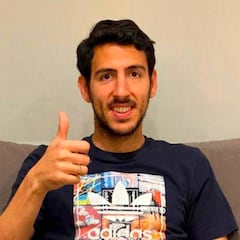 Parejo ameniza el confinamiento al ritmo del himno de la Comunidad Valenciana