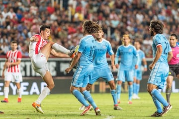 Los dos campeones mundiales disputaron un duelo amistoso, donde su equipo el NY City cayó 2-1 ante el Necaxa en el estadio Victoria de Aguascalientes.