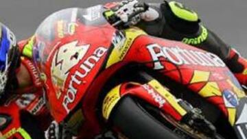 Lorenzo comienza mandando en 250 y Rossi vuela en Moto GP