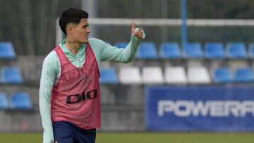 Rama, en un entrenamiento con el Oviedo.