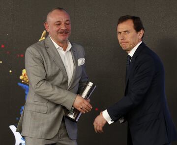 Premio mejor entrenador para Zinedine Zidane. Emilio Butragueño, director de Relaciones Institucionales del Real Madrid.