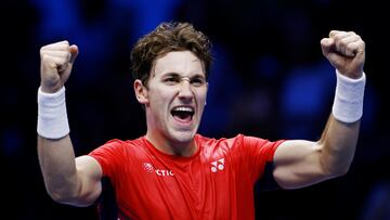 Tennis - ATP Finals Turin - Pala Alpitour, Turin, Italy - November 15, 2022 Norway's Casper Ruud celebrates winning his group stage match against Taylor Fritz of the U.S. REUTERS/Guglielmo Mangiapane