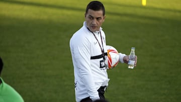 30/11/21 ELCHE
ENTRENAMIENTO
FRANCISCO
PUBLICADA 01/12/21 NA MA25 1COL