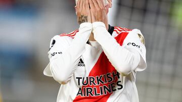 Soccer Football - Copa Libertadores - Group F - River Plate v Alianza Lima - Monumental Antonio Vespucio Liberti, Buenos Aires, Argentina - May 25, 2022 River Plate's Emanuel Mammana reacts