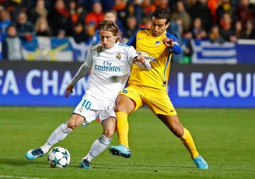 Modric and Nuno Morais.