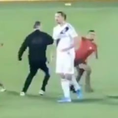 Zlatan Ibrahimovic gives pitch-invading kids short shrift