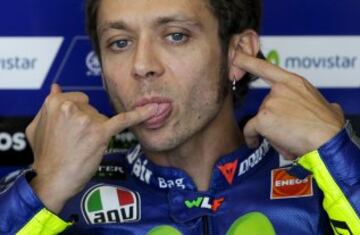 Rossi en el box de Yamaha en el circuito de Misano.