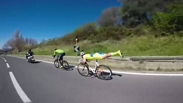 ¿Genialidad o temeridad? Mira la locura de este ciclista