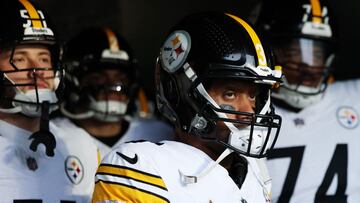 PHILADELPHIA, PENNSYLVANIA - DECEMBER 15: Russell Wilson #3 of the Pittsburgh Steelers stands in the tunnel before a game against the Philadelphia Eagles at Lincoln Financial Field on December 15, 2024 in Philadelphia, Pennsylvania. Emilee Chinn/Getty Images/AFP (Photo by Emilee Chinn / GETTY IMAGES NORTH AMERICA / Getty Images via AFP)