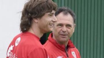 Caparrós admite que la renuncia de Amorebieta a Venezuela es "positiva"