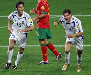 El delantero heleno, conocido como 'El Ángel griego', es uno de los héroes de la gesta que protagonizó Grecia en la Eurocopa de 2004. Emparejado en un grupo con Rusia, España y Portugal, con cuatro puntos selló su clasificación a cuartos. Su gol ante Francia sería un preludio de lo que nadie esperaba, que repitiese en la final contra los locales (Portugal) y alzase el único trofeo del fútbol griego.