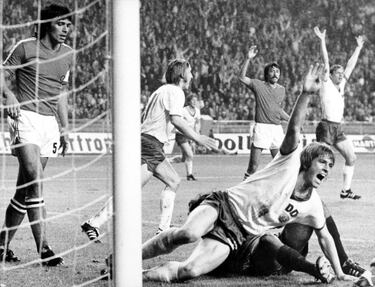 Martin Hoffmann fue el jugador más exitoso del fútbol de la Alemania Democrática. En 1974, jugó 6 partidos para Alemania Oriental en el Mundial 1974 celebrado en Alemania Occidental (RFA) y en Berlin Occidental. El tanto lo consiguió en un duelo frente a Chile el 18 de junio de 1974.