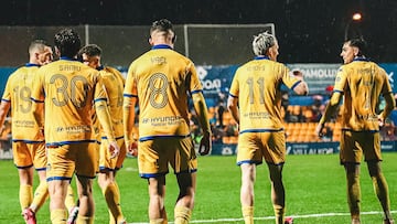 Los jugadores del Alcorcón, en su último partido ante el Intercity.