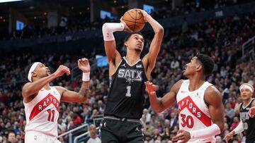 El jugador de los Spurs se convierte en el quinto jugador de la historia en sumar un triple-doble con tapones. Su exhibici¨®n en Canad¨¢, brutal.