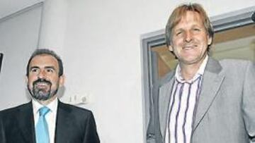 Bernd Schuster junto a Ángel Torres.