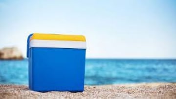 Los seis mejores trucos para mantener la bebida fría en la playa