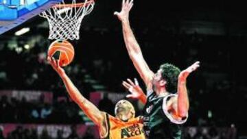 Fitch supera a Mumbrú.