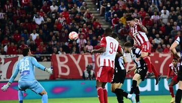 Golazo de cabeza de James Rodríguez en clásico de Grecia