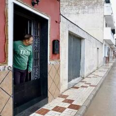 El motivo por el que se pone un tablón en las puertas de las casas de los pueblos en España
