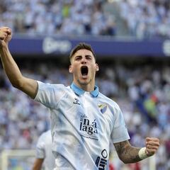 El Málaga gana el primer asalto con el genio de Roberto