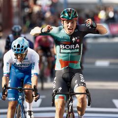 Schelling, ganador de etapa, líder y soberano enfado en Leitza