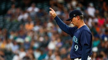 Aug 8, 2024; Seattle, Washington, USA; Seattle Mariners manager Scott Servais (9) signals for a pitching change as he walks to the mound during the seventh inning against the Detroit Tigers at T-Mobile Park. Mandatory Credit: Joe Nicholson-USA TODAY Sports