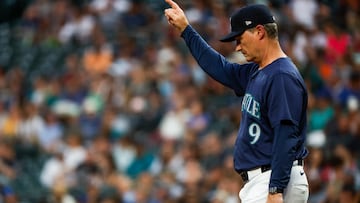 Aug 8, 2024; Seattle, Washington, USA; Seattle Mariners manager Scott Servais (9) signals for a pitching change as he walks to the mound during the seventh inning against the Detroit Tigers at T-Mobile Park. Mandatory Credit: Joe Nicholson-USA TODAY Sports