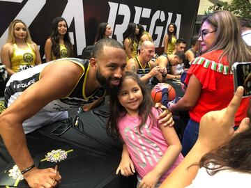 Fuerza Regia arma fiesta en su presentación oficial