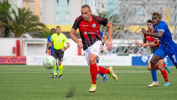 El delantero español Juanfri, durante uno de sus partidos con el Lincoln en la Primera División de Gibraltar.