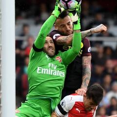 David Ospina se luce ante Pep Guardiola y el City