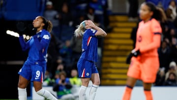 Soccer Football - UEFA Women's Champions League - Chelsea v FC Barcelona - Stamford Bridge, London, Britain - November 20, 2025 Chelsea's Ellie Carpenter reacts after missing a chance to score Action Images via Reuters/Peter Cziborra