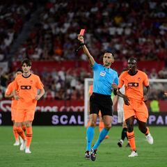 Who is José María Sánchez Martínez, the referee for Barcelona vs Real Betis? LaLiga 2023-24