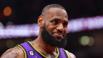 CHICAGO, ILLINOIS - MARCH 29: LeBron James #6 of the Los Angeles Lakers looks on against the Chicago Bulls during the second half at United Center on March 29, 2023 in Chicago, Illinois. NOTE TO USER: User expressly acknowledges and agrees that, by downloading and or using this photograph, User is consenting to the terms and conditions of the Getty Images License Agreement. Michael Reaves/Getty Images/AFP (Photo by Michael Reaves / GETTY IMAGES NORTH AMERICA / Getty Images via AFP)