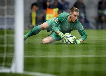 Marc-André ter Stegen is out to win the Trofeo Zamora ahead of Atlético Madrid custodian Jan Oblak.