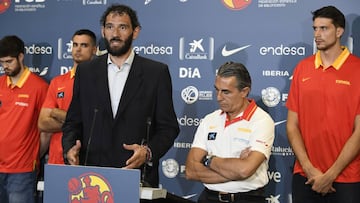 Sergio Scariolo, seleccionador nacional, junto a Jorge Garbajosa, presidente de la Federación Española.