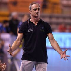 El Anaitasuna arrolla y sigue su codo a codo con el Barcelona