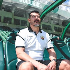 Almirón ya tiene permiso para sentarse en el banquillo del Elche