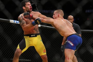 Los golpes más brutales en los combates de la UFC