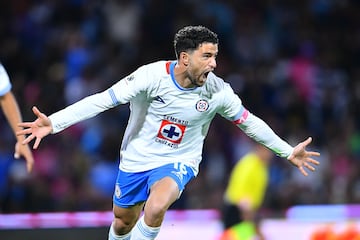 Jose Rivero celebrates his goal 0-2 of Cruz Azul during the 14th round match between Pumas UNAM and Cruz Azul as part of the Liga BBVA MX, Torneo Apertura 2024 at Olimpico Universitario Stadium on October 26, 2024 in Mexico City, Mexico.