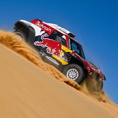 Sainz da una lección abriendo pista y Alonso termina sexto