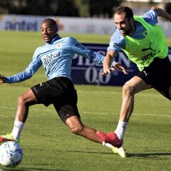 Uruguay entrena pensando en el partido contra Colombia