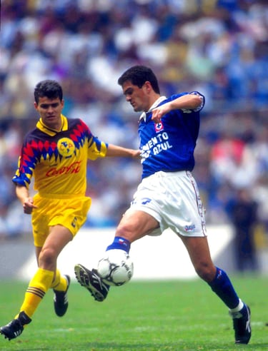 De Carlos Hermosillo a Salvador Cabañas: estos son los máximos goleadores de la historia del Clásico Joven