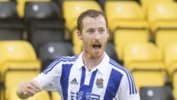 David Zurutuza, celebra el gol de la victoria frente al Livingston.