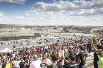 Gran ambiente en el Circuito del Jarama para despedir a Ángel Nieto.
