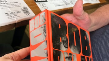 Portada, y lomo, del libro editado por Malpaso, Bob Dylan, Letras Completas.