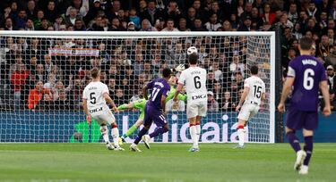 1-0. Brahim Díaz, desde el costado derecho, descarga al lado contrario a Rodrygo, el brasileño traza la diagonal hasta el balcón del área y golpea el balón a la escuadra de Julen Agirrezabala . Imparable para el portero del Athletic.