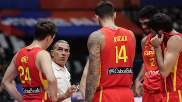 Sergio Scariolo, con Núñez, Willy, Abrines y Aldama en un partido del Mundial.