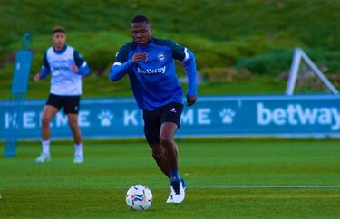 Aritz, Keller y Abdallahi se asoman desde el filial albiazul